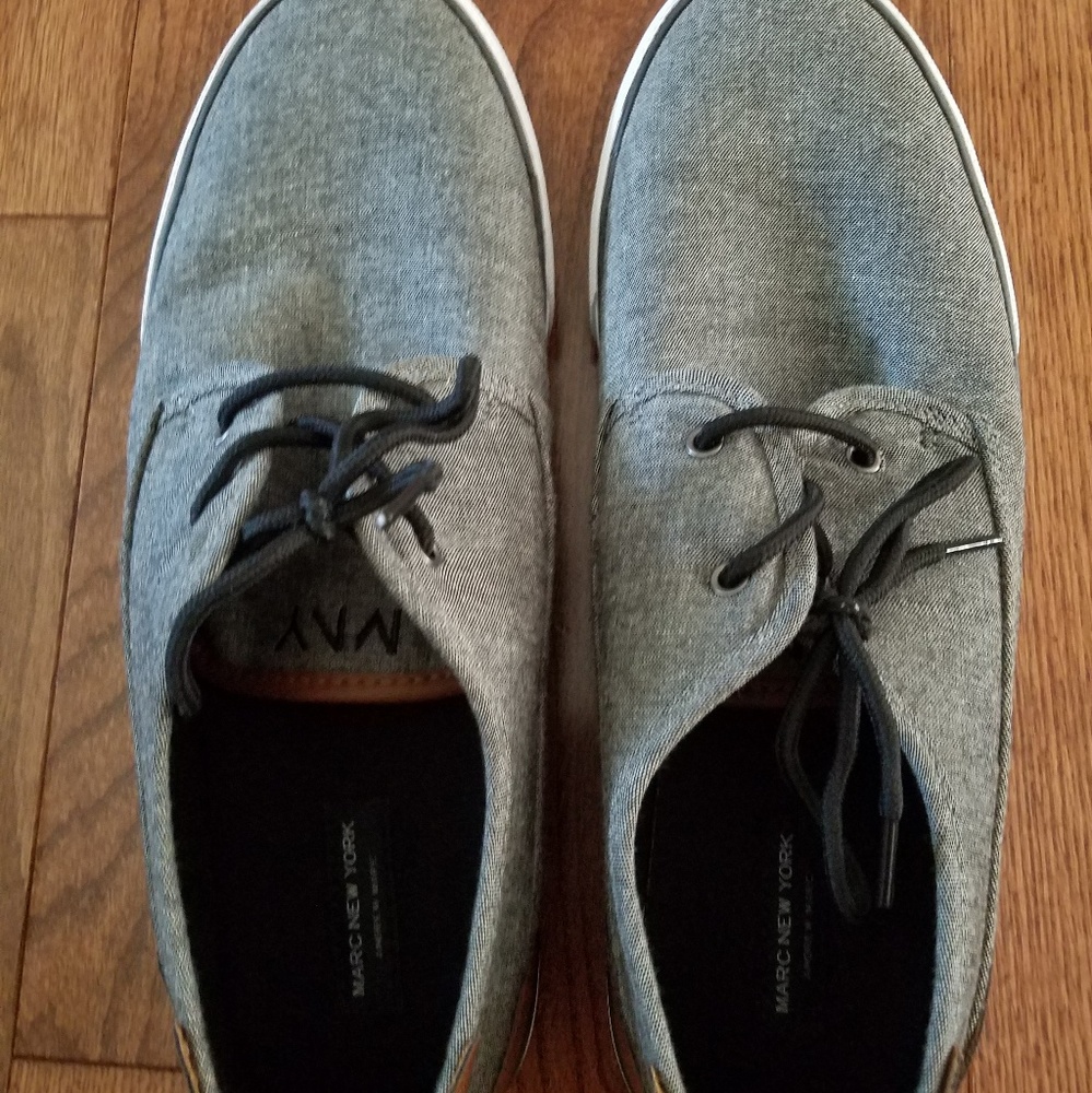 Men's canvas shoes